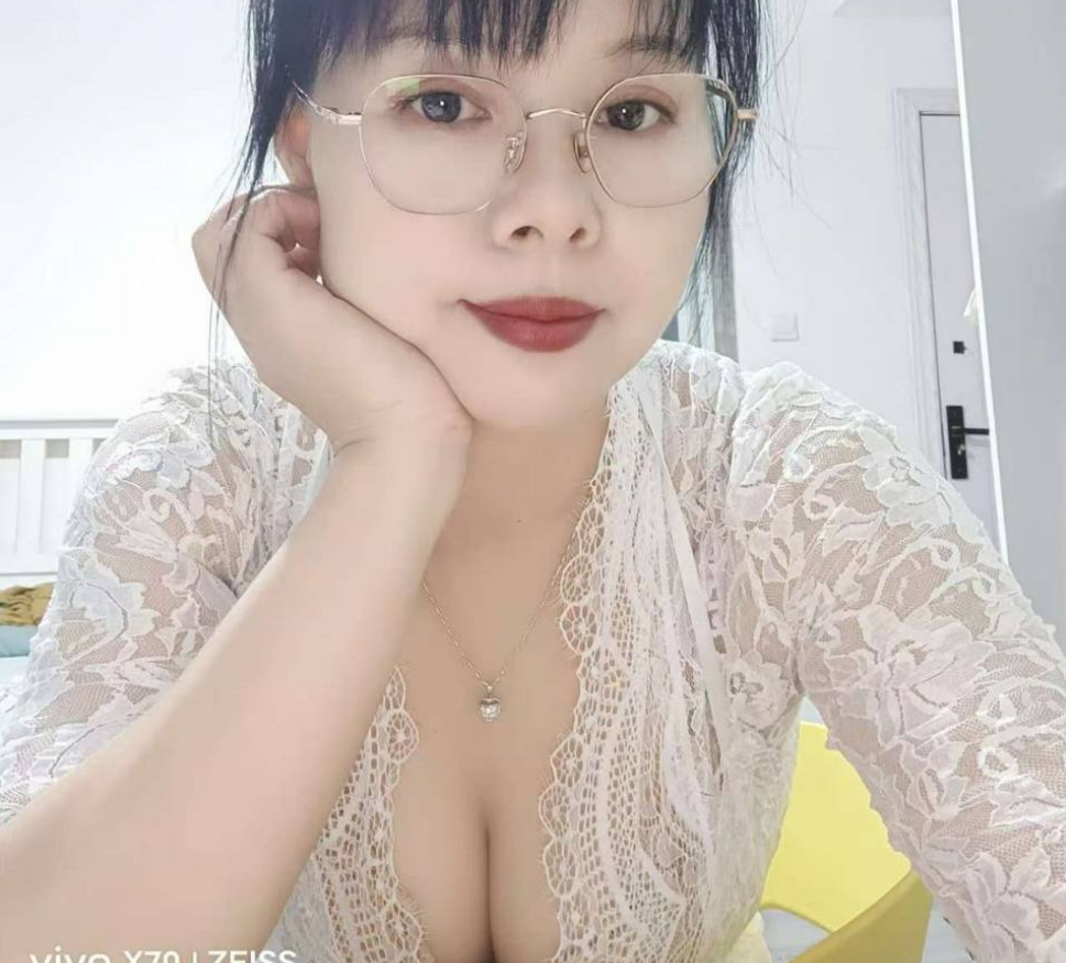 [浦东] 浦东舌吻熟女-百年红楼