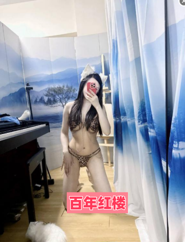 大奶子肉臀皮肤白嫩-百年红楼