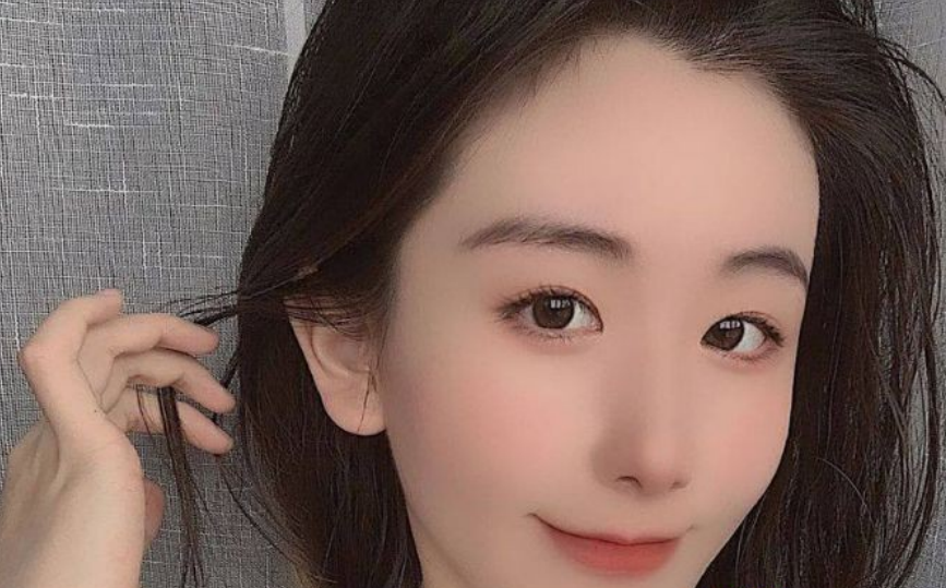 [市区] 黑丝大奶买烟的联系-百年红楼