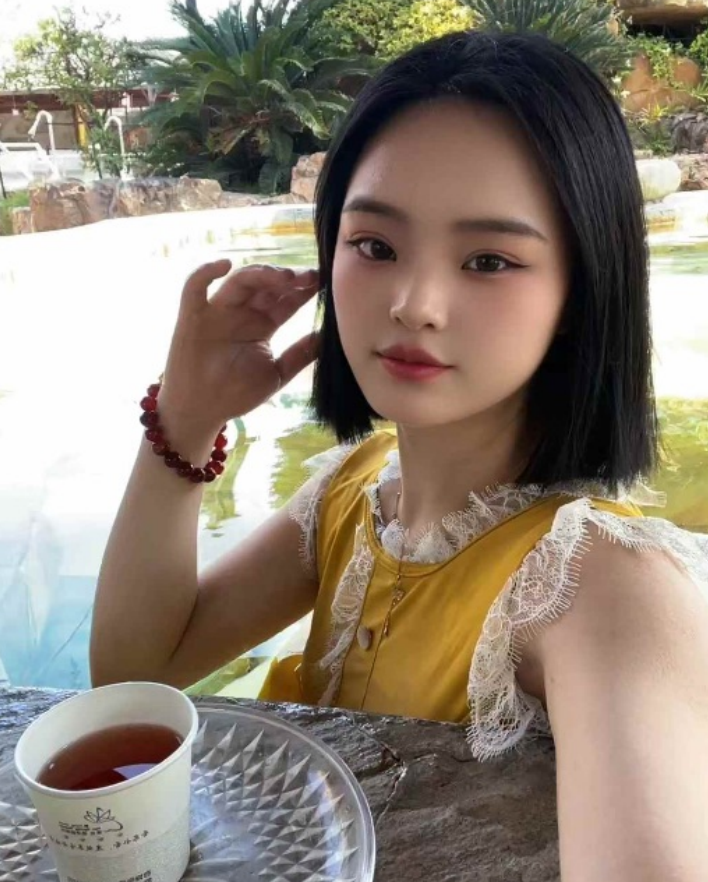 [芜湖] 金店04年青涩萌妹子-百年红楼