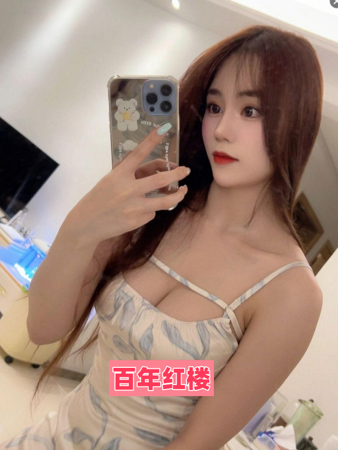 白嫩少妇丰满大胸-百年红楼