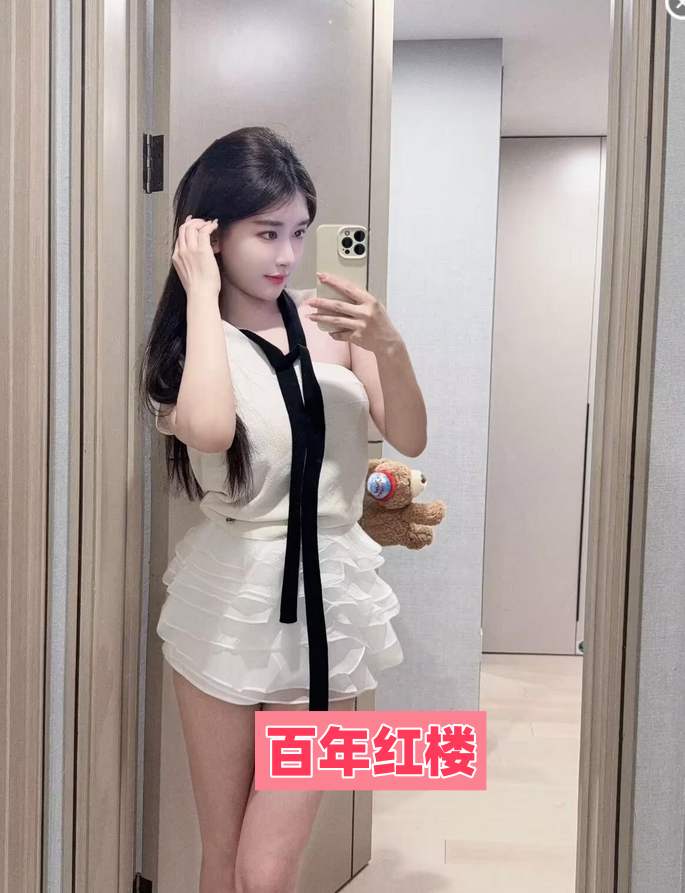 嫩妹的圆润翘臀真迷人-百年红楼