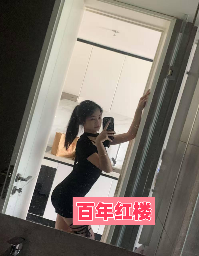 小妹齐逼包臀裙很是诱惑-百年红楼