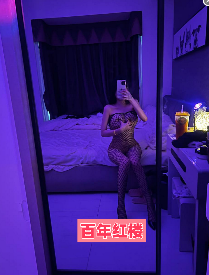风骚美少女各种情趣诱惑-百年红楼