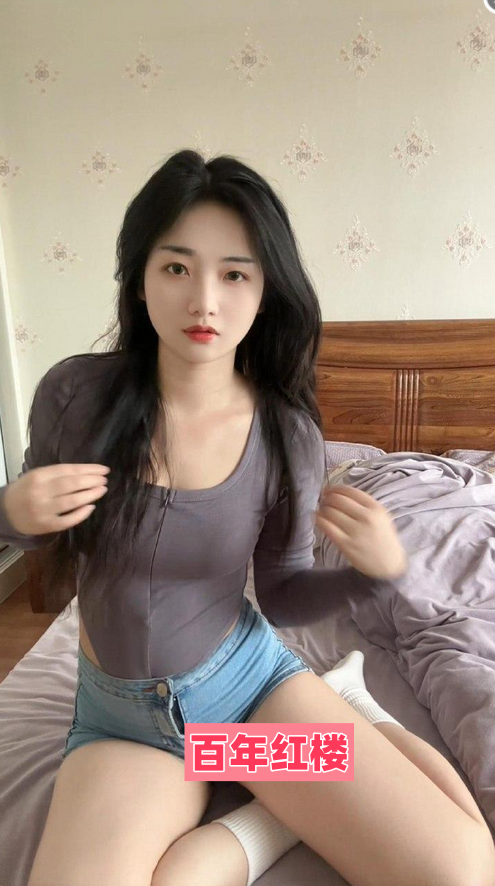 年轻微胖大胸妹-百年红楼
